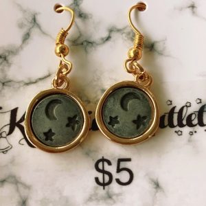 Gold coin earrings come in many different designs